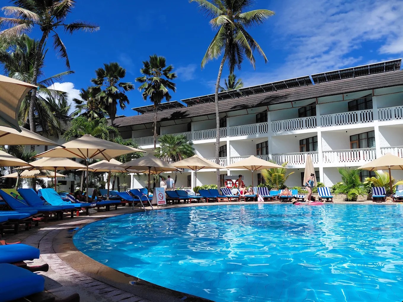 Travellers Beach Hotel & Spa